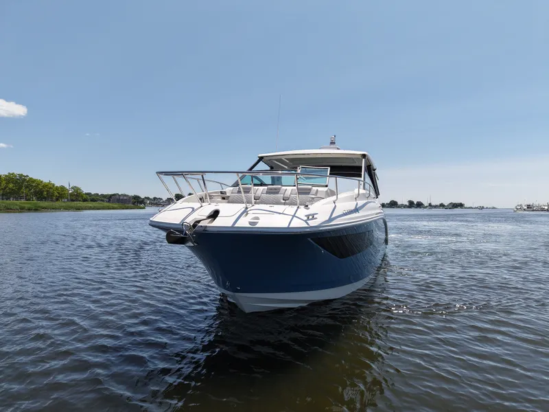 Slide: The Image of Sea Ray 320 SUNDANCER OB 2021 - 4