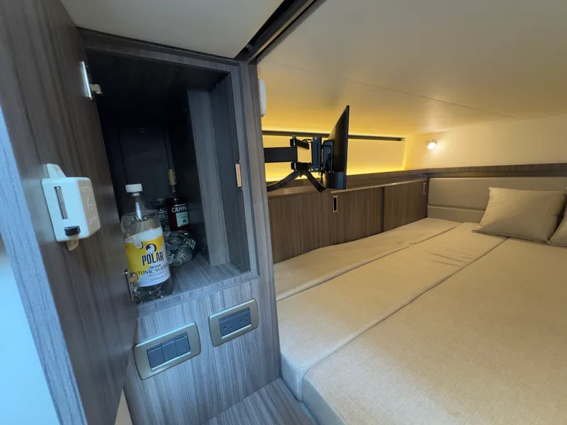 Slide: The Image of Sea Ray 320 SUNDANCER OB 2021 - 97