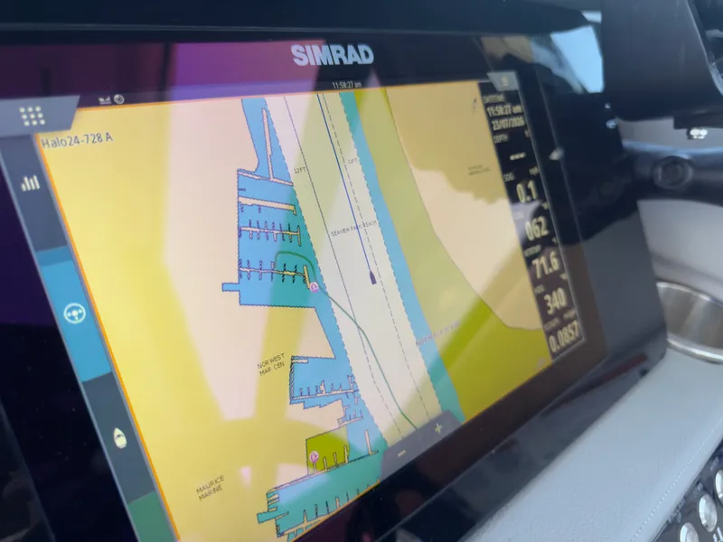 Slide: The Image of Sea Ray 320 SUNDANCER OB 2021 - 38
