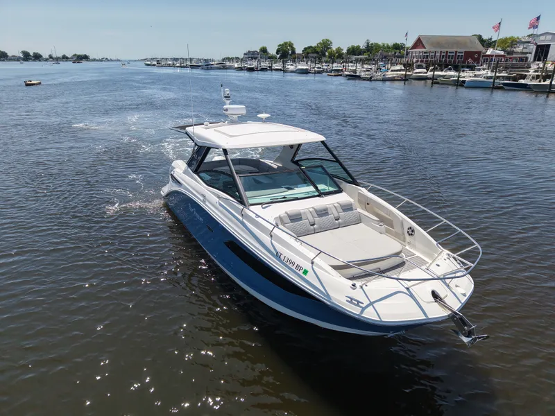 Slide: The Image of Sea Ray 320 SUNDANCER OB 2021 - 7