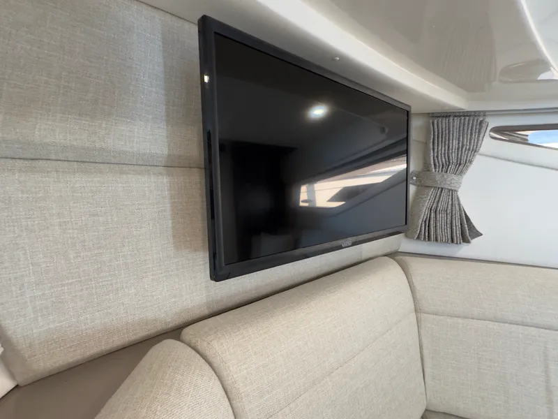 Slide: The Image of Sea Ray 320 SUNDANCER OB 2021 - 78
