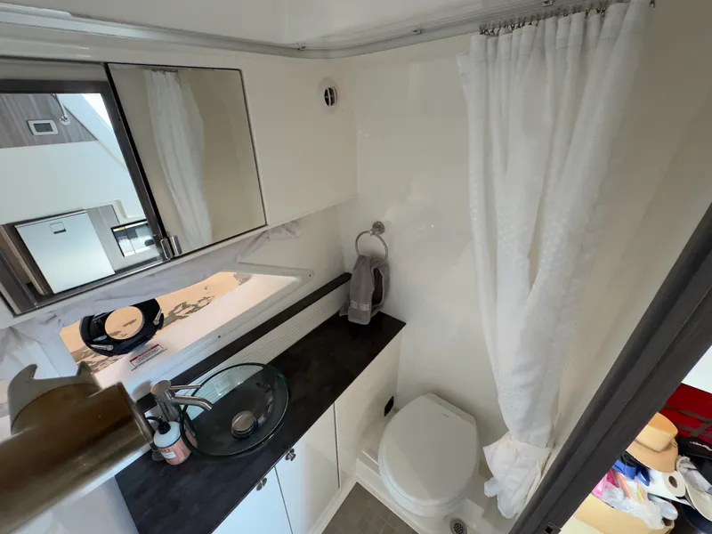 Slide: The Image of Sea Ray 320 SUNDANCER OB 2021 - 85