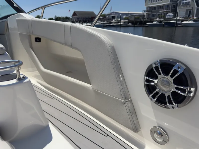 Slide: The Image of Sea Ray 320 SUNDANCER OB 2021 - 27