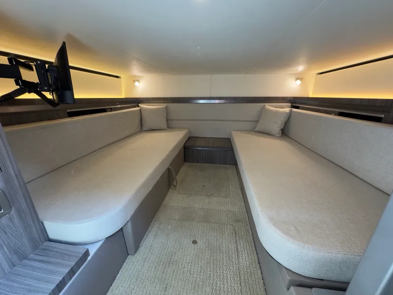 Slide: The Image of Sea Ray 320 SUNDANCER OB 2021 - 91