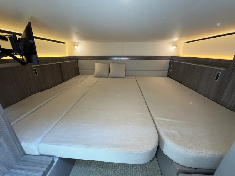 Slide: The Image of Sea Ray 320 SUNDANCER OB 2021 - 95