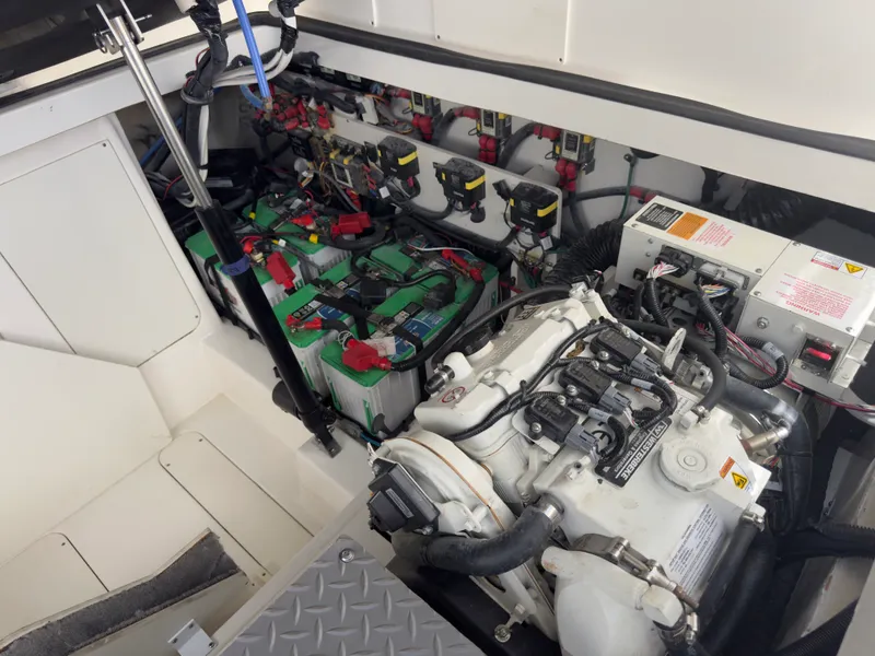Slide: The Image of Sea Ray 320 SUNDANCER OB 2021 - 107