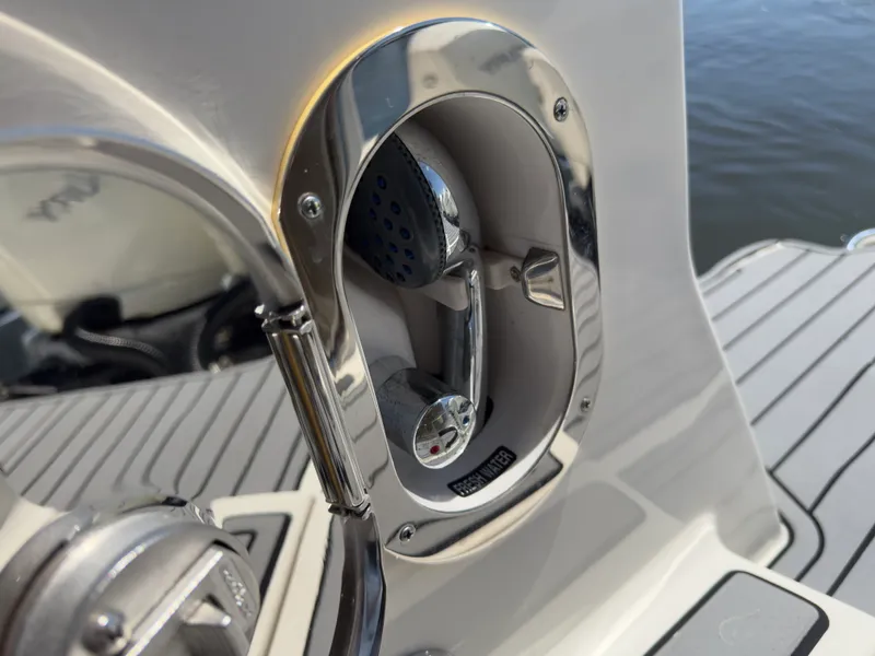 Slide: The Image of Sea Ray 320 SUNDANCER OB 2021 - 52