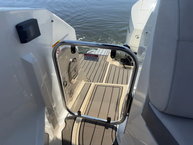 Slide: The Image of Sea Ray 320 SUNDANCER OB 2021 - 54