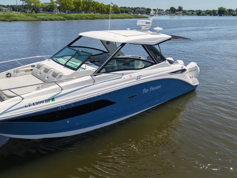 Slide: The Image of Sea Ray 320 SUNDANCER OB 2021 - 1