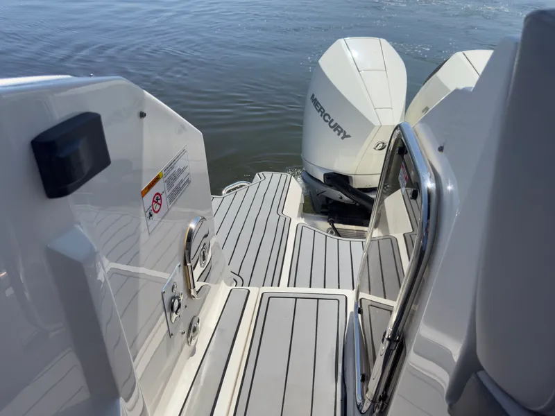 Slide: The Image of Sea Ray 320 SUNDANCER OB 2021 - 53