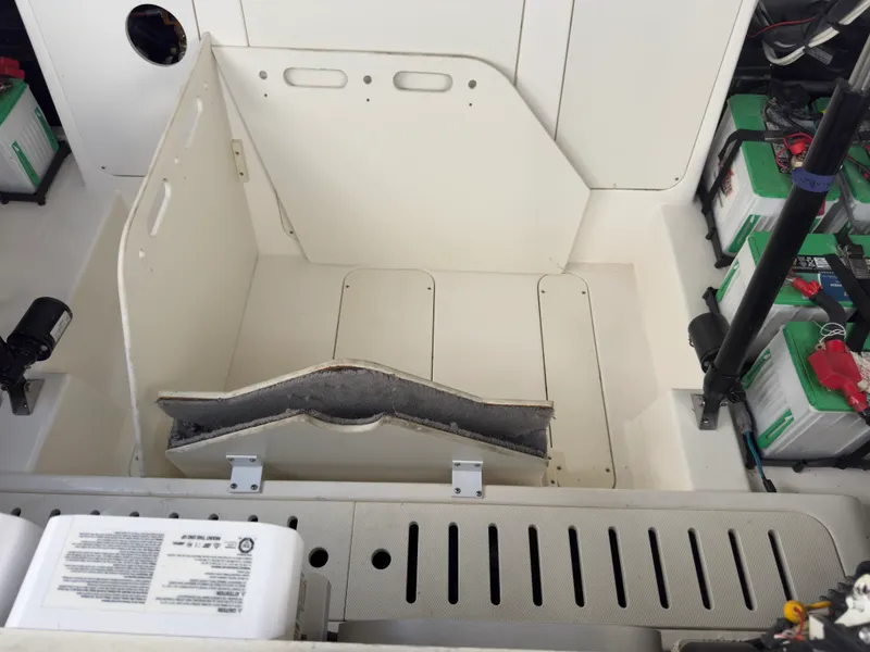 Slide: The Image of Sea Ray 320 SUNDANCER OB 2021 - 108