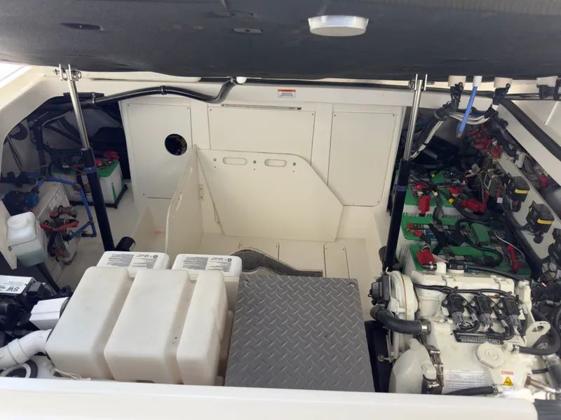 Slide: The Image of Sea Ray 320 SUNDANCER OB 2021 - 109