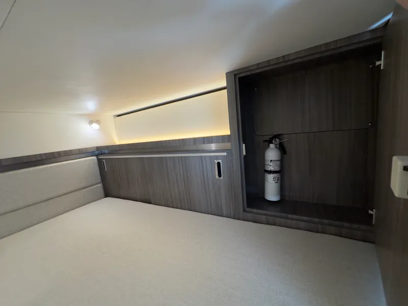 Slide: The Image of Sea Ray 320 SUNDANCER OB 2021 - 99