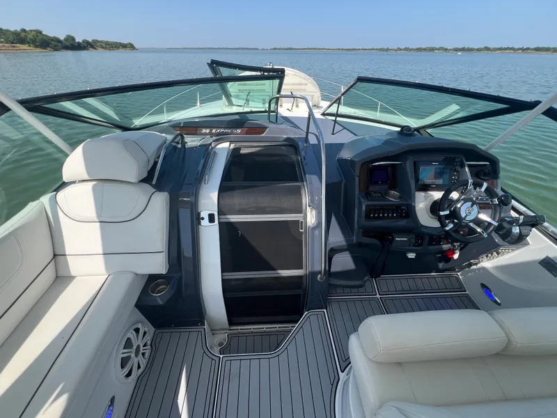 Slide: The Image of Cruisers 35 EXPRESS 2018 - 33