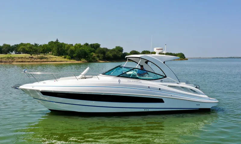 The Image of Cruisers 35 EXPRESS 2018 - 0