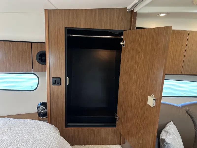 Slide: The Image of Cruisers 35 EXPRESS 2018 - 42