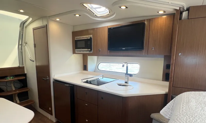 Slide: The Image of Cruisers 35 EXPRESS 2018 - 36