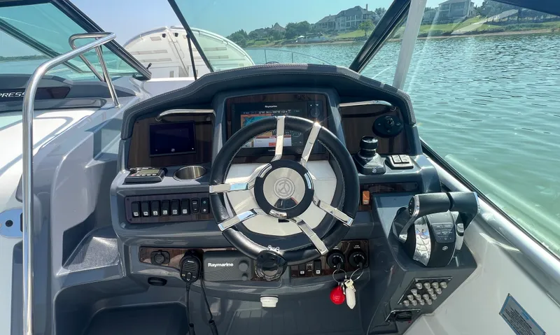 Slide: The Image of Cruisers 35 EXPRESS 2018 - 25