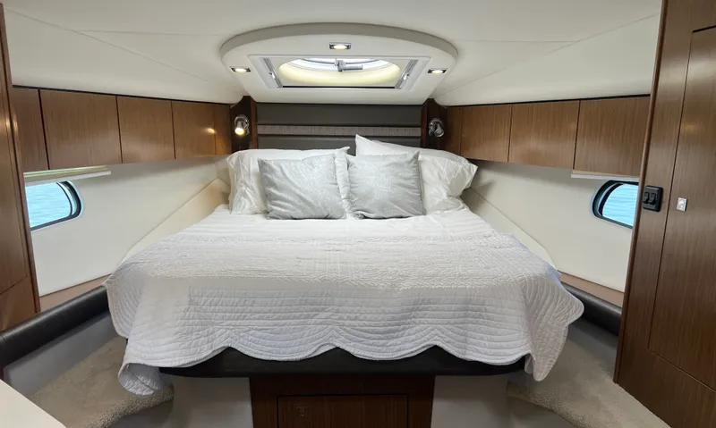 Slide: The Image of Cruisers 35 EXPRESS 2018 - 37