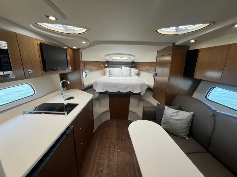 Slide: The Image of Cruisers 35 EXPRESS 2018 - 34