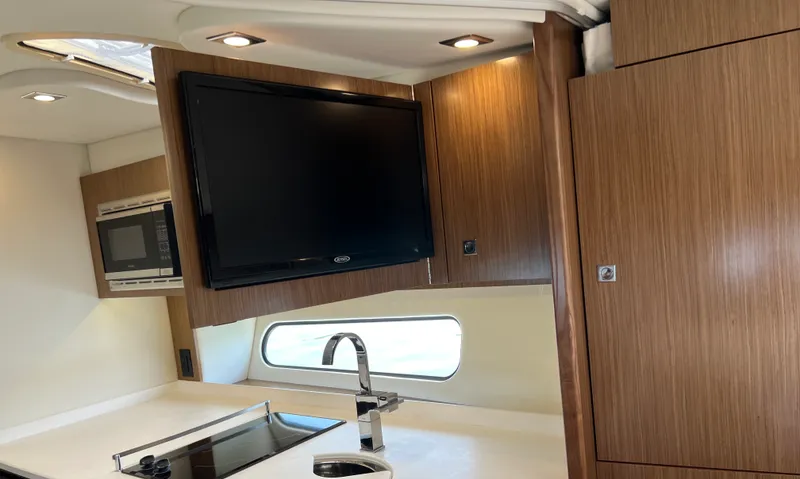 Slide: The Image of Cruisers 35 EXPRESS 2018 - 38