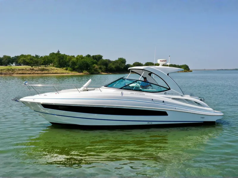 The Image of Cruisers 35 EXPRESS 2018 - 0