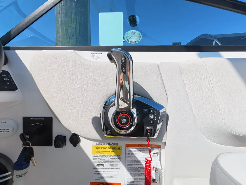 Slide: The Image of Sea Ray SDX 250 Outboard 2026 - 20
