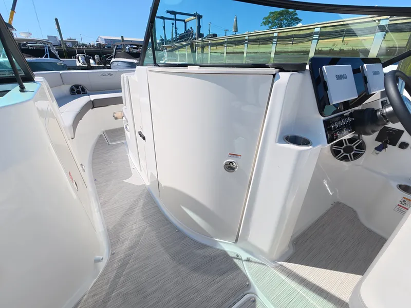 Slide: The Image of Sea Ray SDX 250 Outboard 2026 - 23