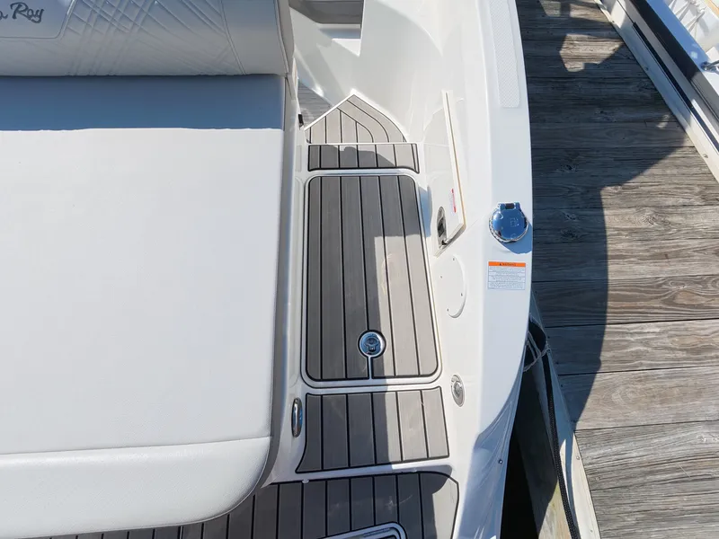 Slide: The Image of Sea Ray SDX 250 Outboard 2026 - 11