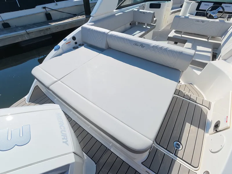 Slide: The Image of Sea Ray SDX 250 Outboard 2026 - 10