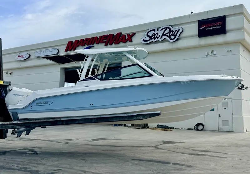 Slide: The Image of Boston Whaler 280 VANTAGE 2022 - 32