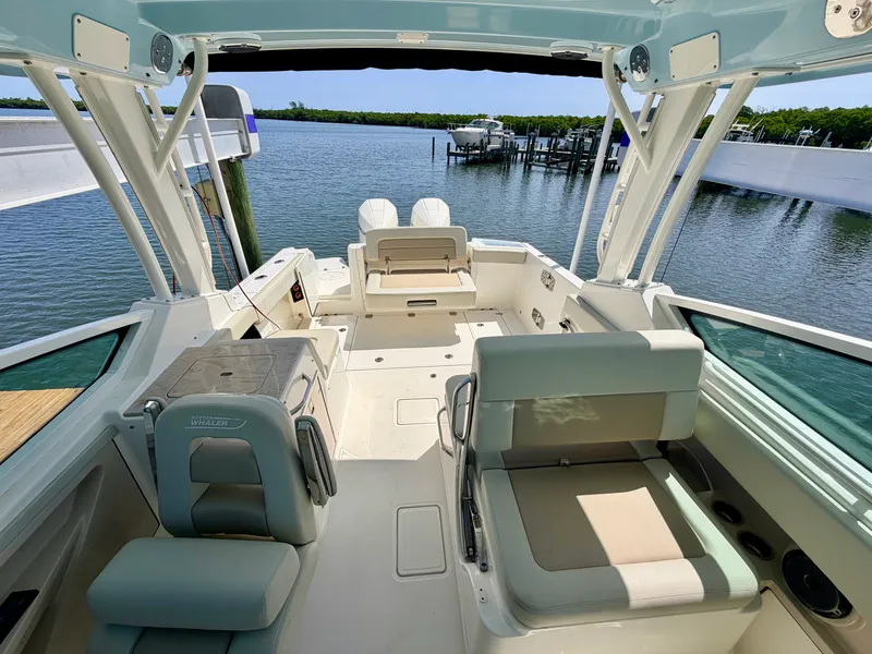 Slide: The Image of Boston Whaler 280 VANTAGE 2022 - 5