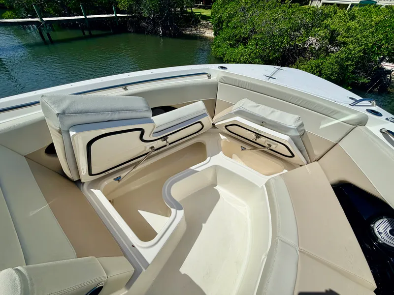 Slide: The Image of Boston Whaler 280 VANTAGE 2022 - 22