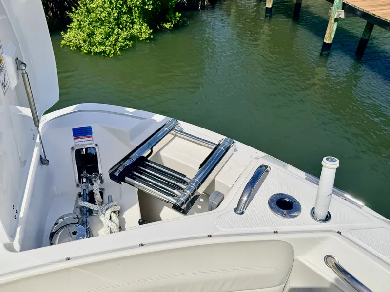 Slide: The Image of Boston Whaler 280 VANTAGE 2022 - 23