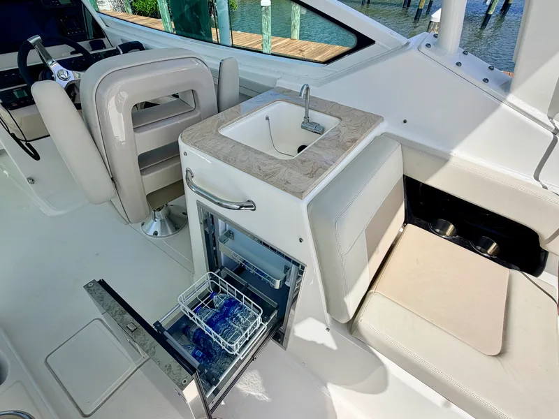 Slide: The Image of Boston Whaler 280 VANTAGE 2022 - 7