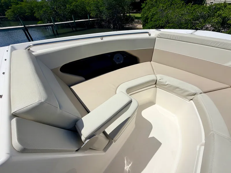 Slide: The Image of Boston Whaler 280 VANTAGE 2022 - 20