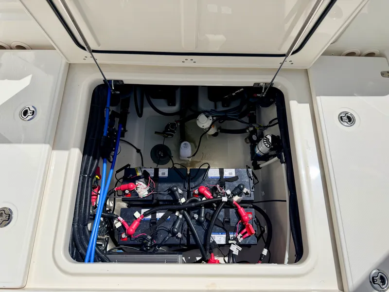 Slide: The Image of Boston Whaler 280 VANTAGE 2022 - 24