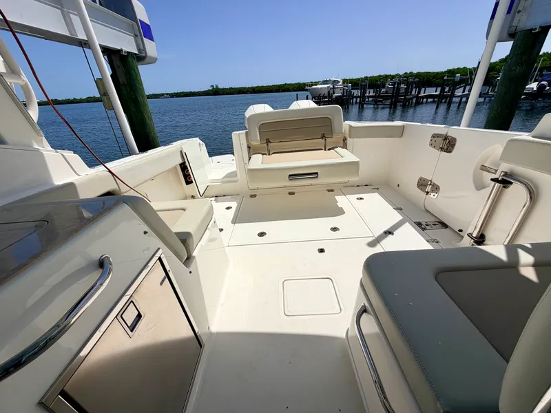 Slide: The Image of Boston Whaler 280 VANTAGE 2022 - 18