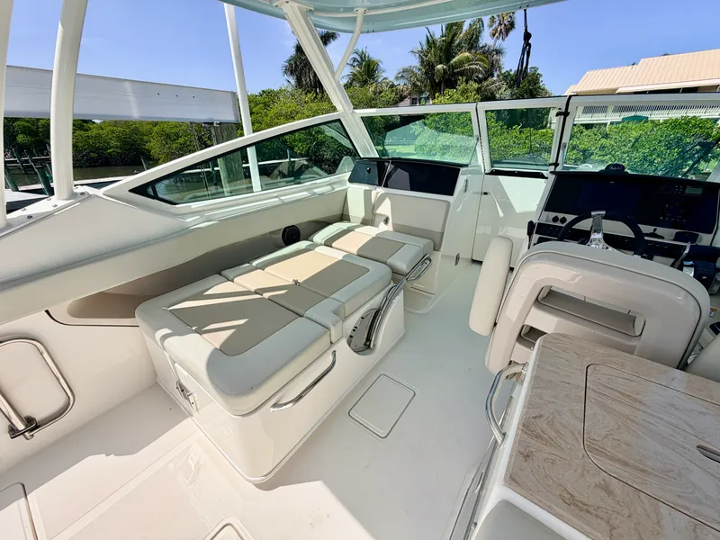 Slide: The Image of Boston Whaler 280 VANTAGE 2022 - 15