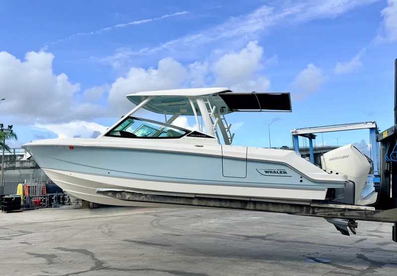 Slide: The Image of Boston Whaler 280 VANTAGE 2022 - 29