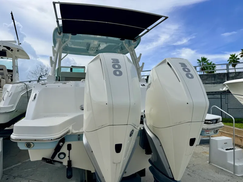 Slide: The Image of Boston Whaler 280 VANTAGE 2022 - 2
