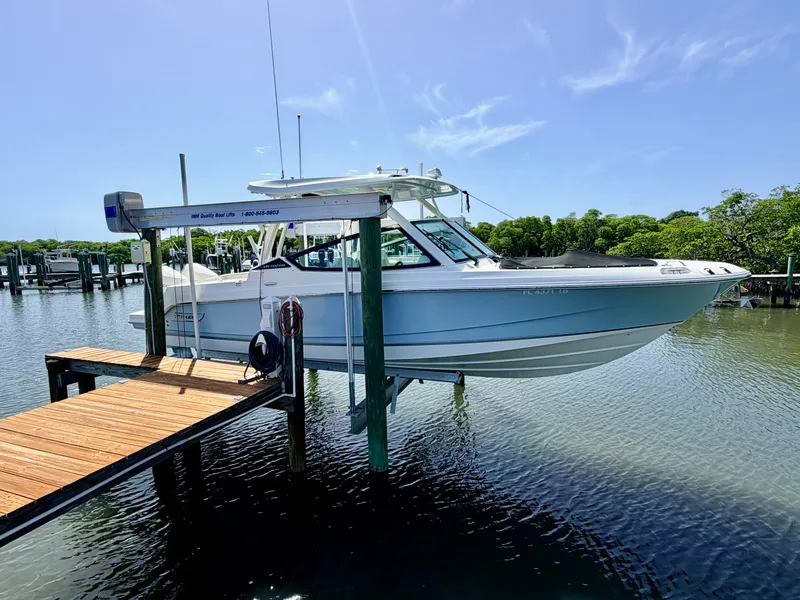 Slide: The Image of Boston Whaler 280 VANTAGE 2022 - 25