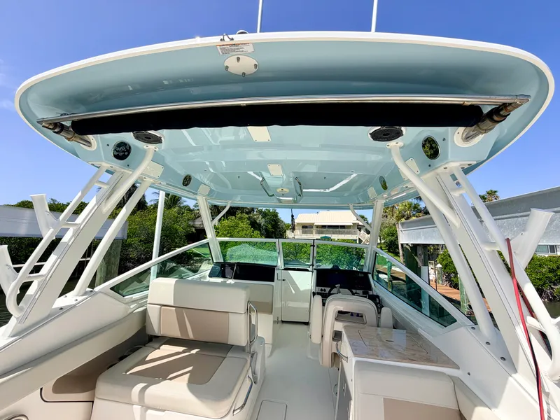Slide: The Image of Boston Whaler 280 VANTAGE 2022 - 4