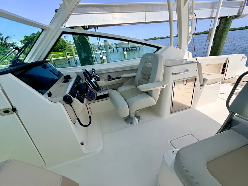 Slide: The Image of Boston Whaler 280 VANTAGE 2022 - 6
