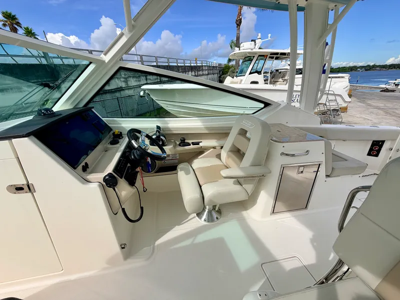 Slide: The Image of Boston Whaler 280 VANTAGE 2022 - 9