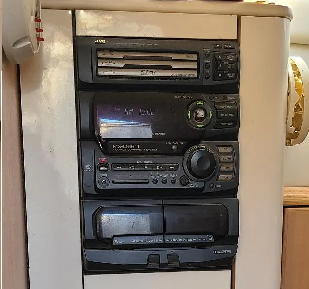 Slide: The Image of Built-in stereo system on a 1999 Bayliner 4085 Avanti boat. - 24