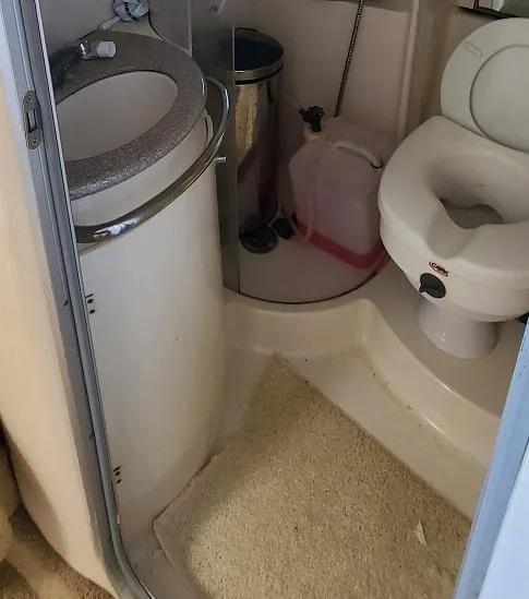 Slide: The Image of 1999 Bayliner 4085 Avanti boat bathroom with sink and toilet. - 30