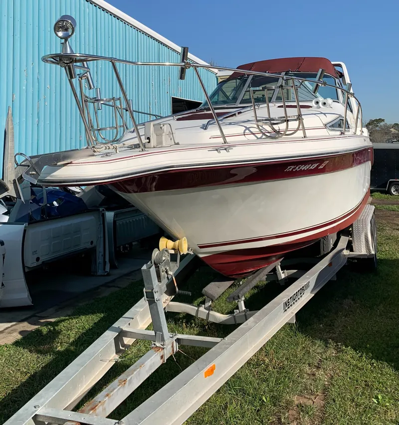 The Image of 1991 Sea Ray 290 Sundancer boat on trailer, parked outdoors. - 0