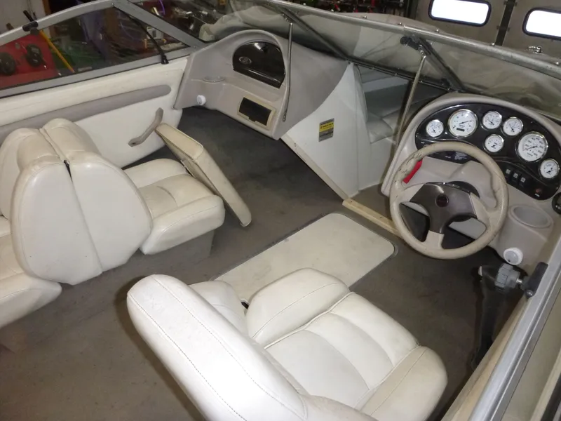 Slide: The Image of Stingray 190 LS 2003 - 12