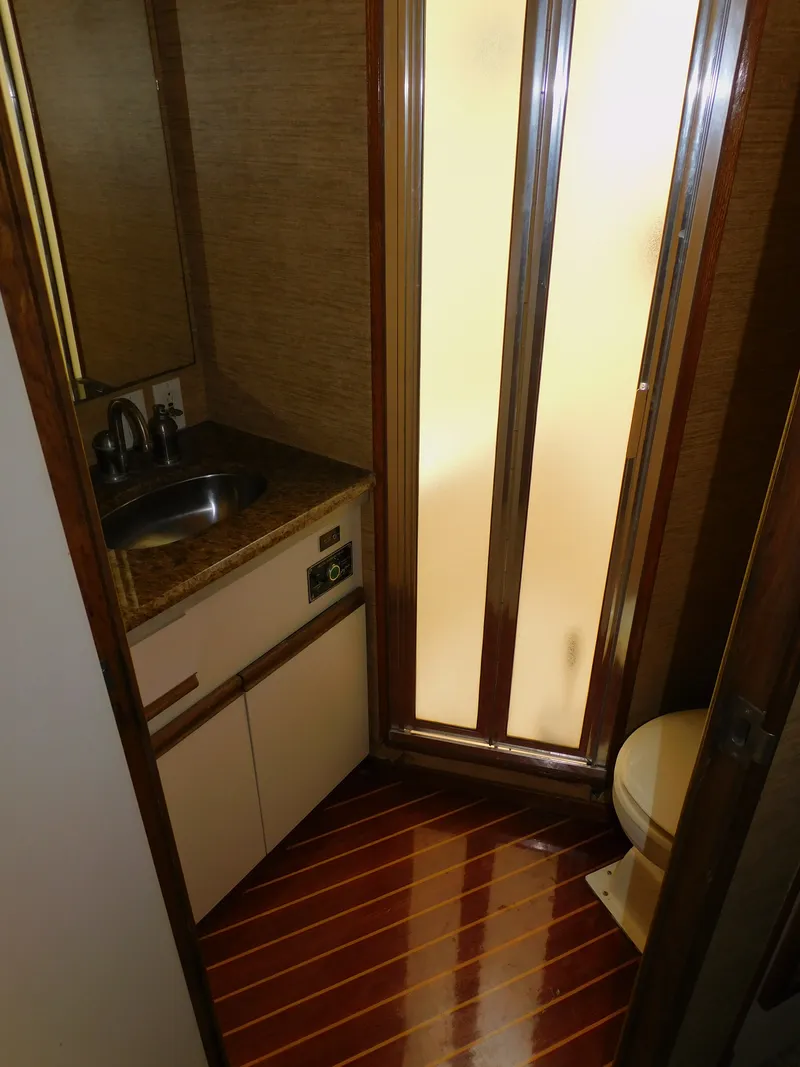 Slide: The Image of Bertram 54 SPORT FISHERMAN 1987 - 55